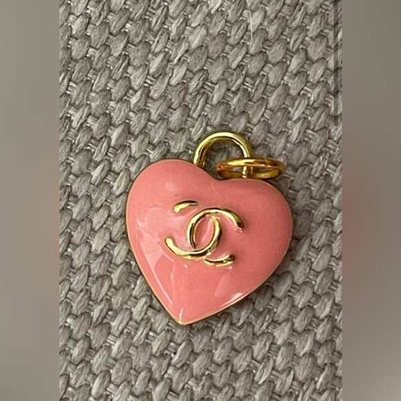 CC Pink Heart Zipper-Pull⭐️🩷 - Picture 3 of 3